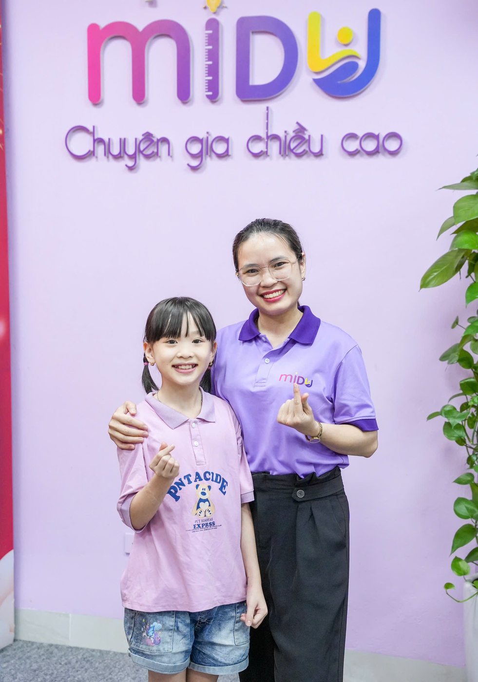 Gấm đồng hành cùng một bạn nhỏ tại văn phòng Midu